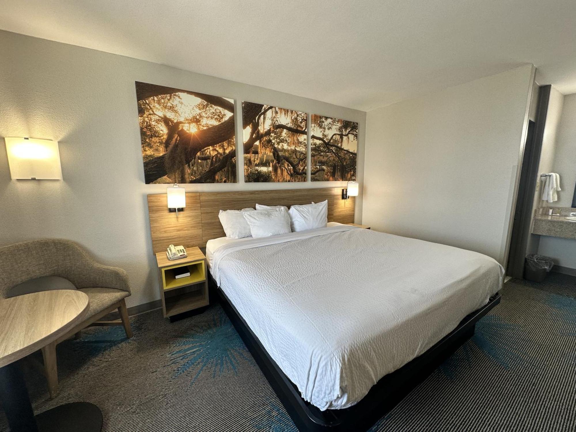 Days Inn By Wyndham Adel I-75 Екстер'єр фото