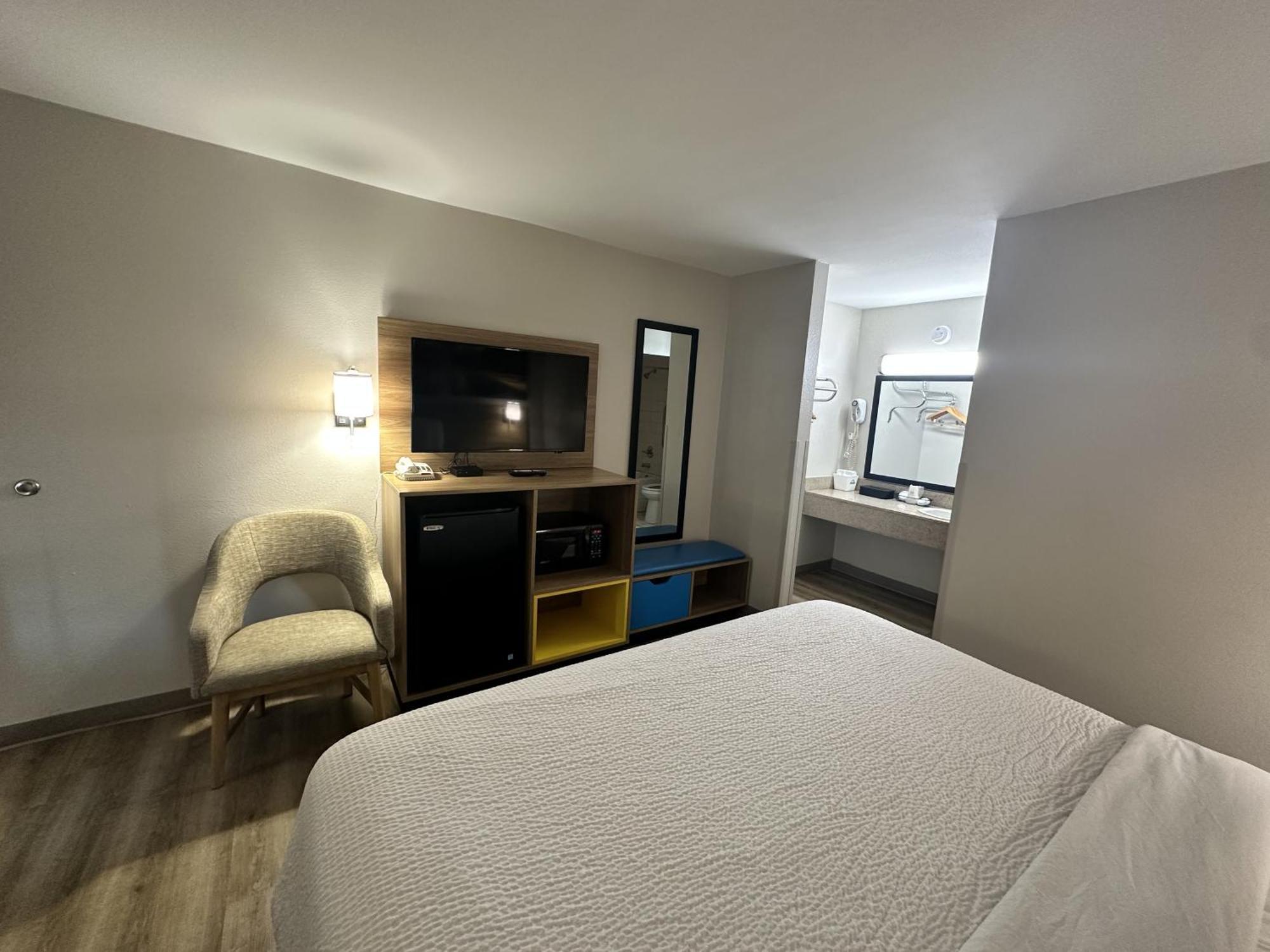 Days Inn By Wyndham Adel I-75 Екстер'єр фото