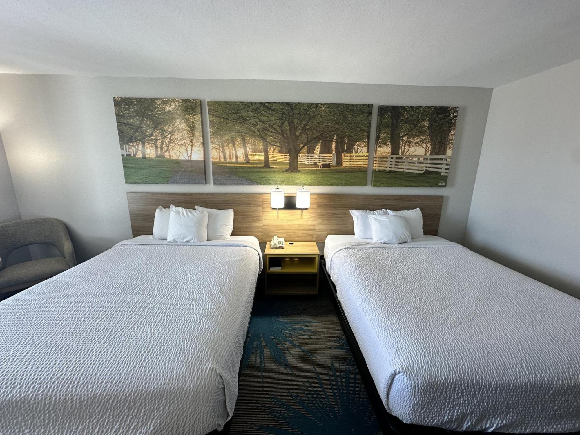 Days Inn By Wyndham Adel I-75 Екстер'єр фото