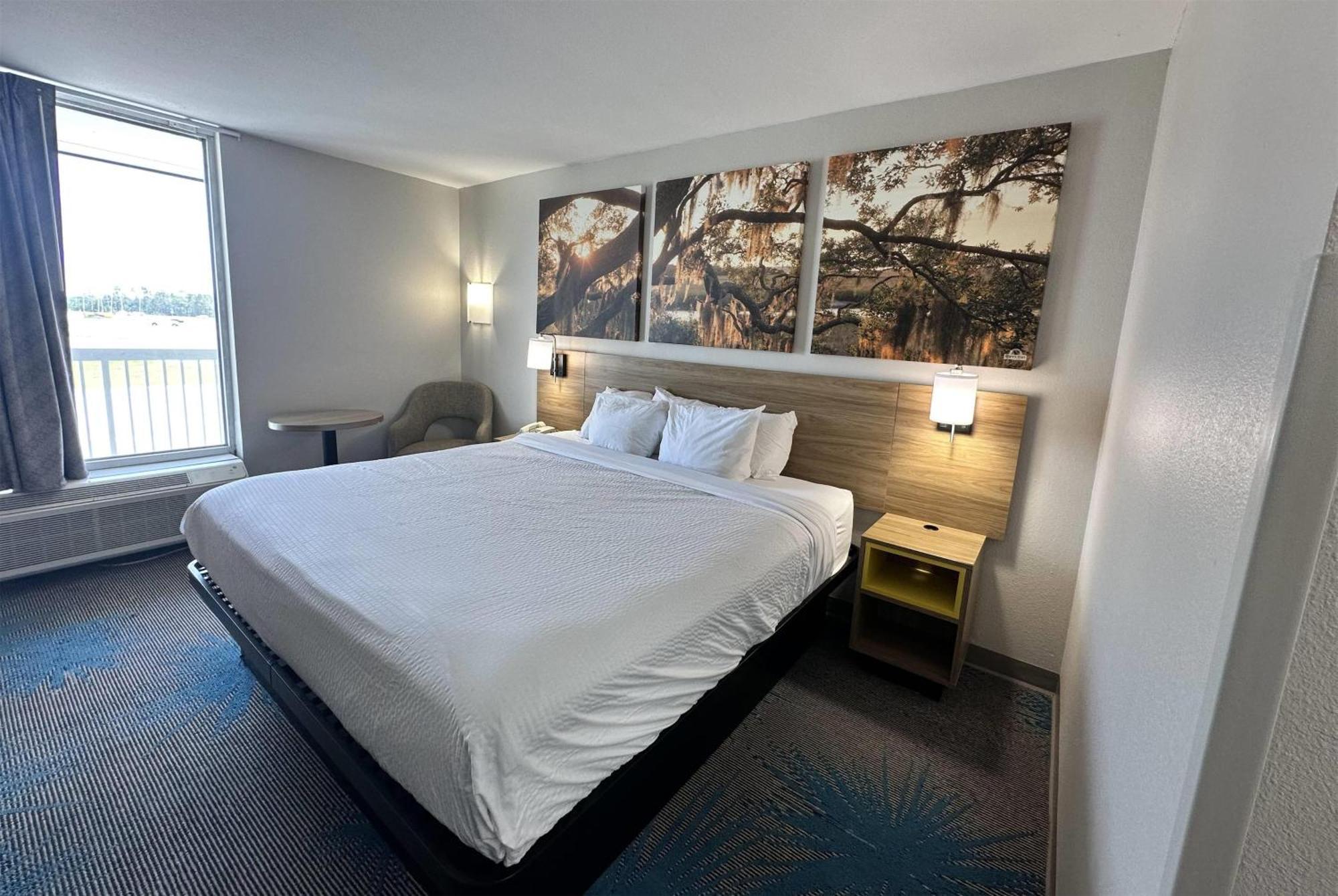 Days Inn By Wyndham Adel I-75 Екстер'єр фото