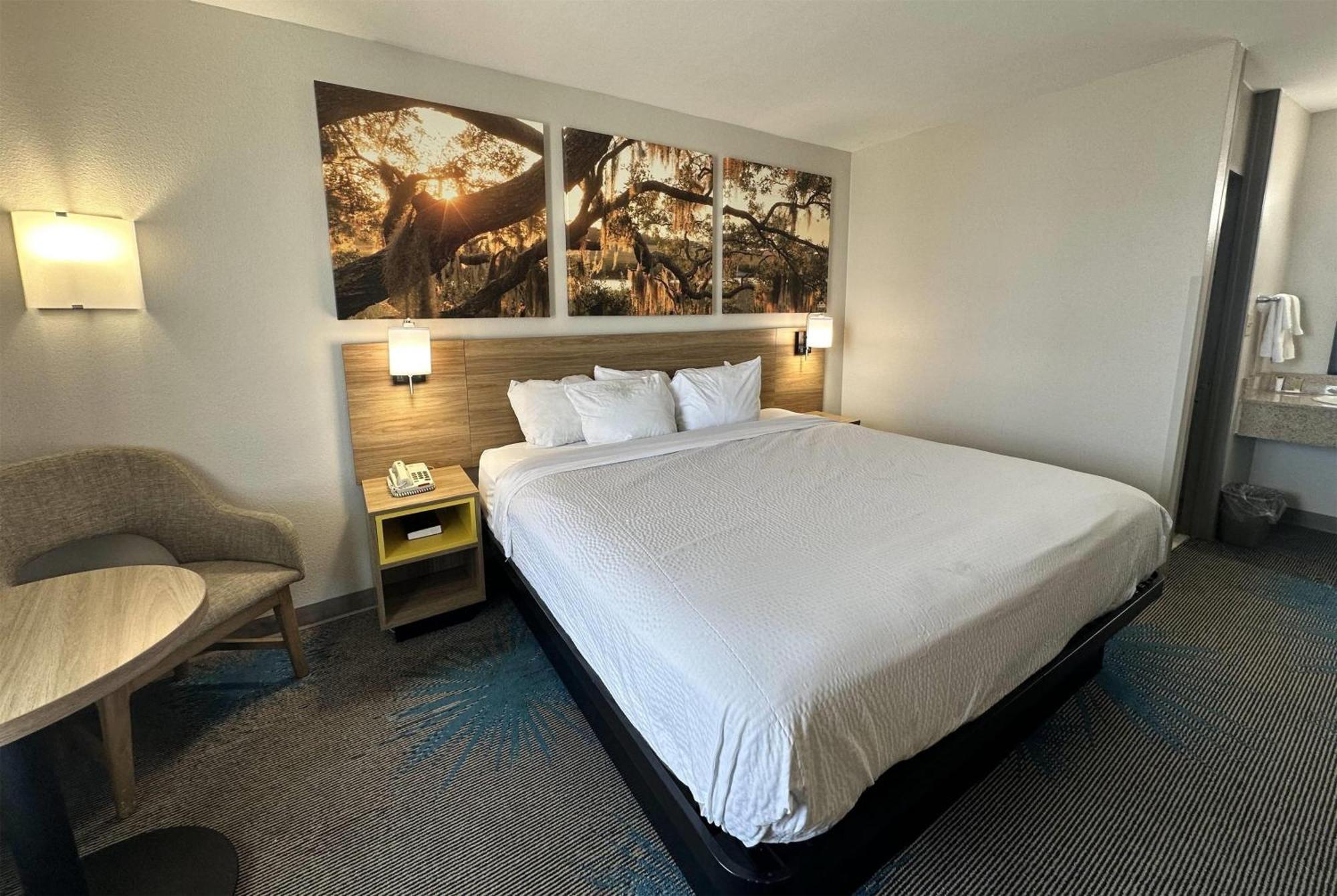 Days Inn By Wyndham Adel I-75 Екстер'єр фото
