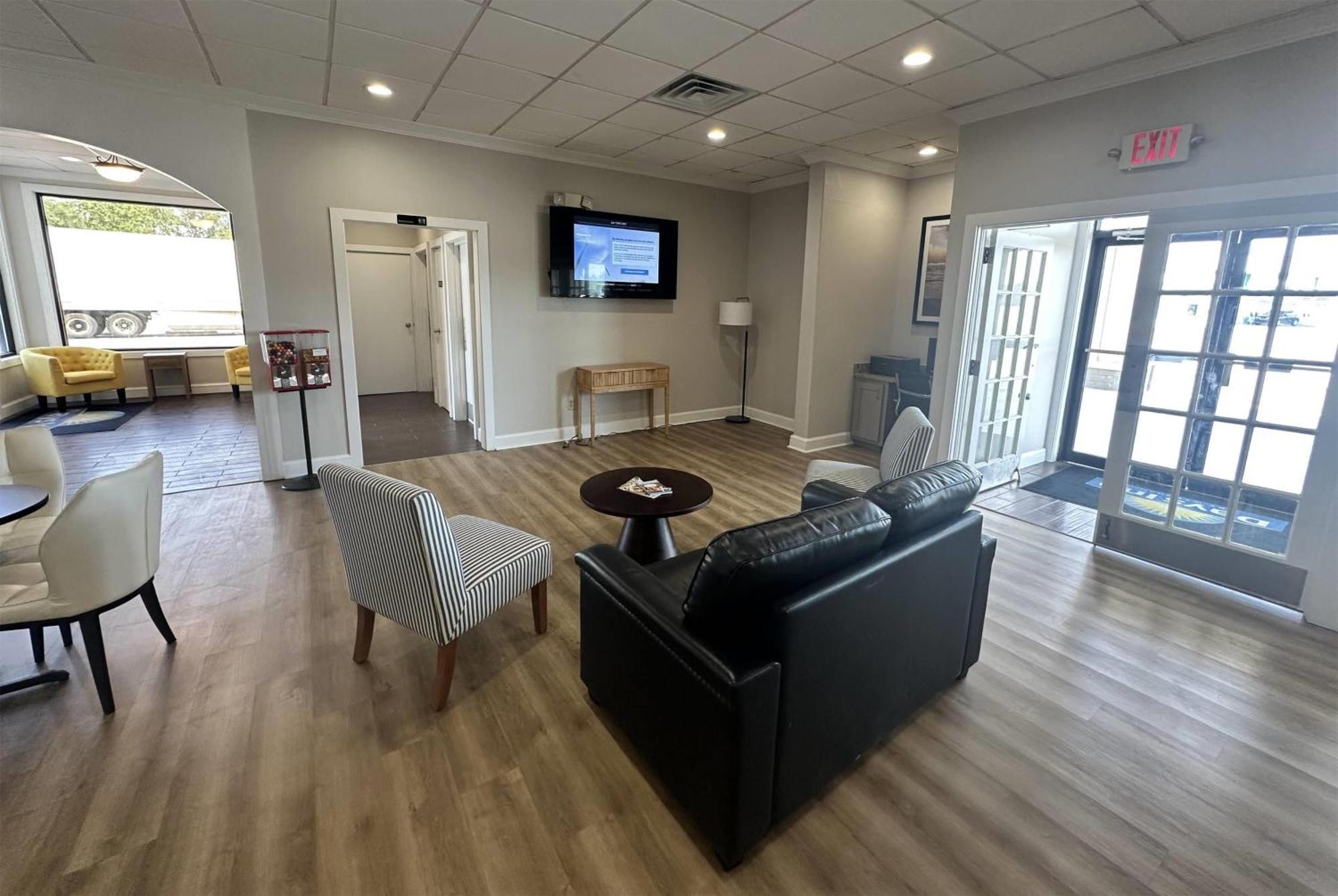 Days Inn By Wyndham Adel I-75 Екстер'єр фото