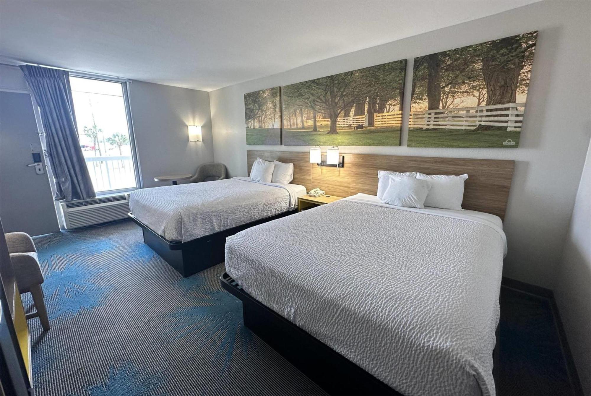Days Inn By Wyndham Adel I-75 Екстер'єр фото