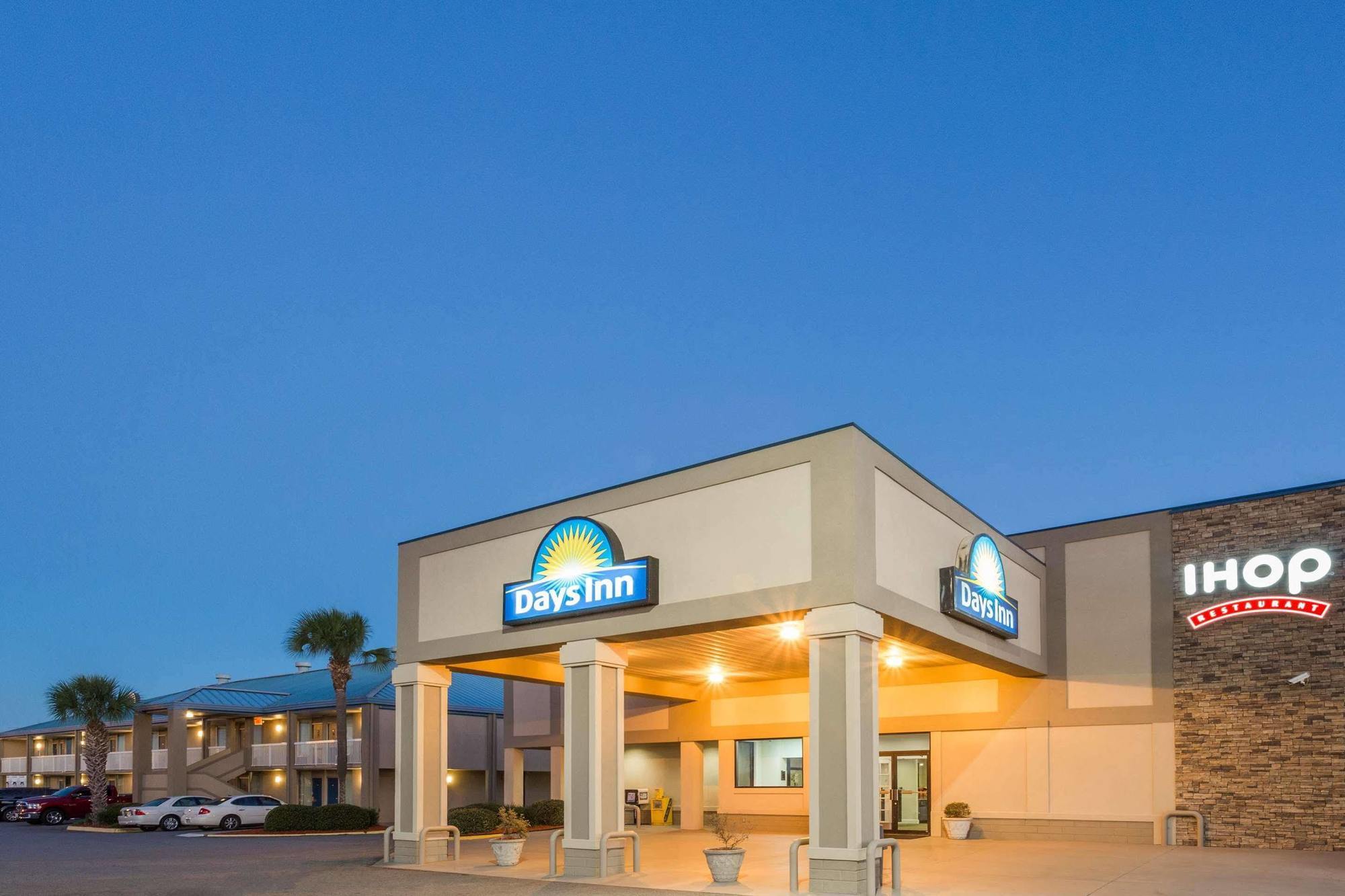 Days Inn By Wyndham Adel I-75 Екстер'єр фото